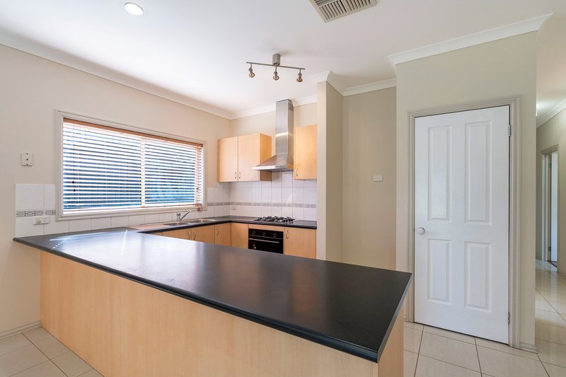 Photo - 3 Discovery Close, Craigieburn VIC 3064 - Image 2