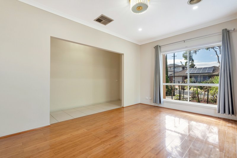 Photo - 3 Discovery Close, Craigieburn VIC 3064 - Image 6