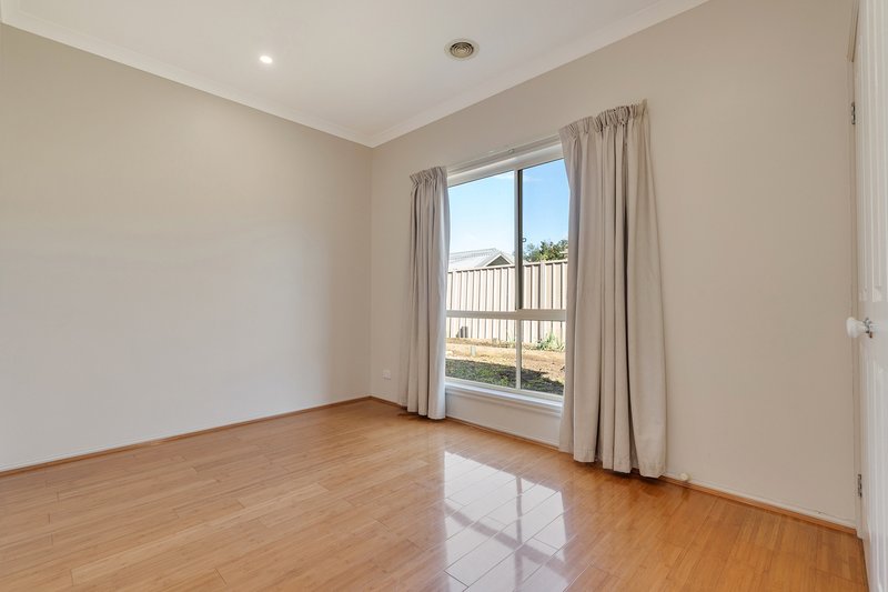 Photo - 3 Discovery Close, Craigieburn VIC 3064 - Image 9