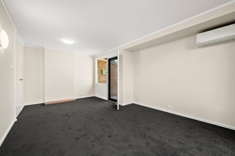 Photo - 3 Diselma Place, Rivett ACT 2611 - Image 3