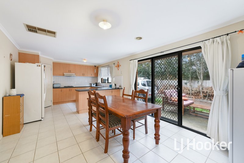 Photo - 3 Dobell Street, Pakenham VIC 3810 - Image 4