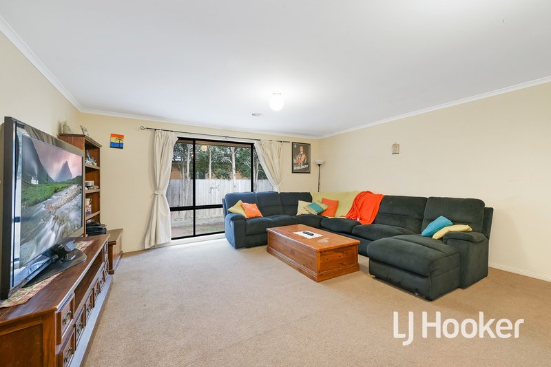 Photo - 3 Dobell Street, Pakenham VIC 3810 - Image 5