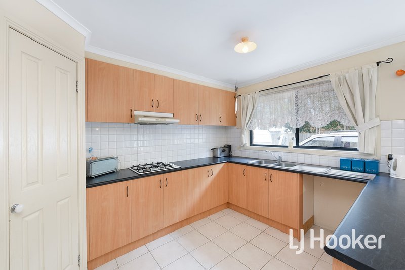 Photo - 3 Dobell Street, Pakenham VIC 3810 - Image 6