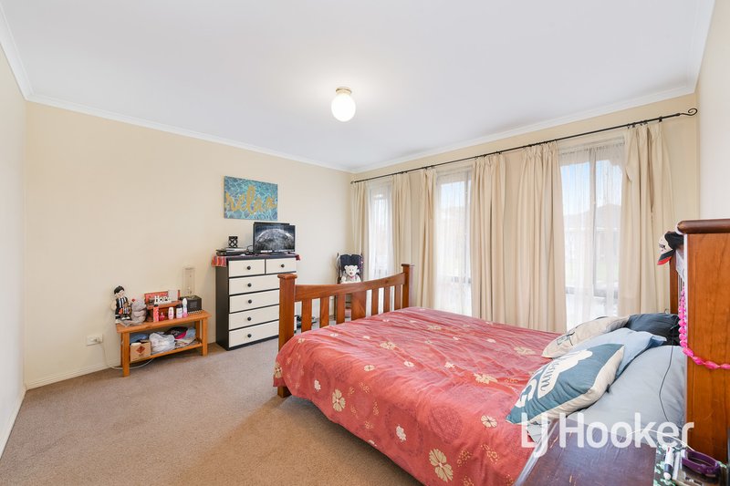 Photo - 3 Dobell Street, Pakenham VIC 3810 - Image 7