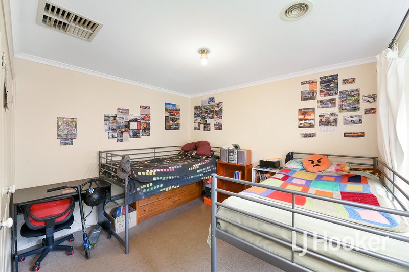 Photo - 3 Dobell Street, Pakenham VIC 3810 - Image 9