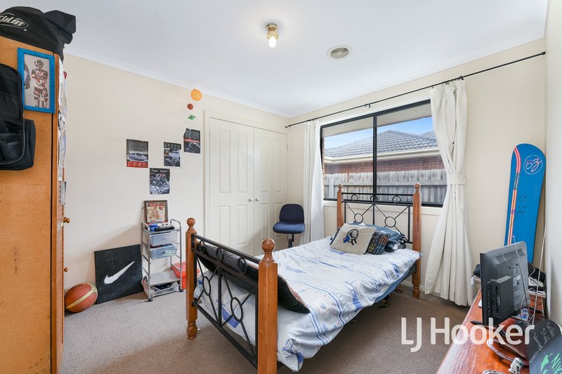 Photo - 3 Dobell Street, Pakenham VIC 3810 - Image 11