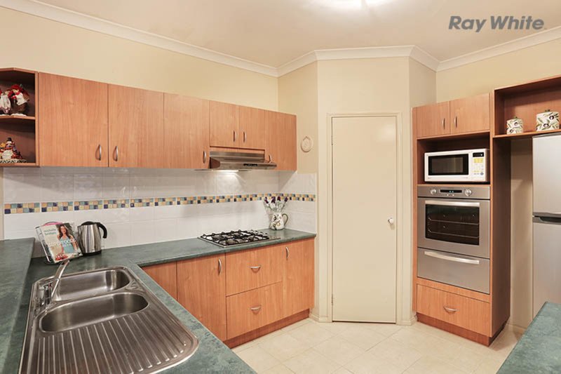 Photo - 3 Dolphin Crescent, Point Cook VIC 3030 - Image 4