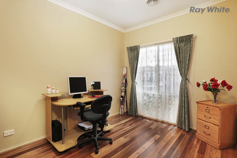 Photo - 3 Dolphin Crescent, Point Cook VIC 3030 - Image 9