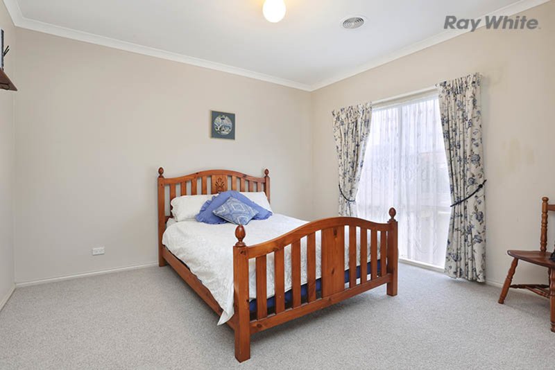 Photo - 3 Dolphin Crescent, Point Cook VIC 3030 - Image 10