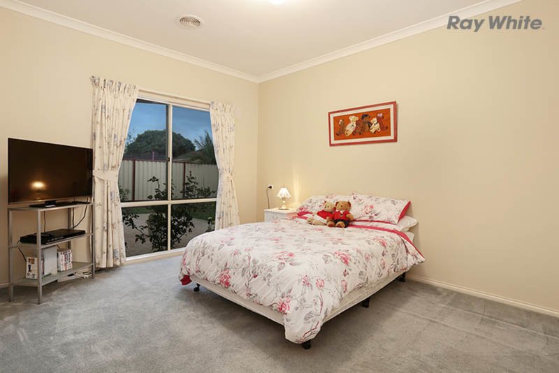 Photo - 3 Dolphin Crescent, Point Cook VIC 3030 - Image 12