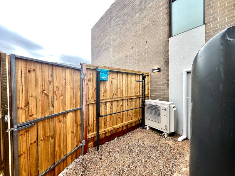 Photo - 3 Dorman Close, Sunshine North VIC 3020 - Image 9
