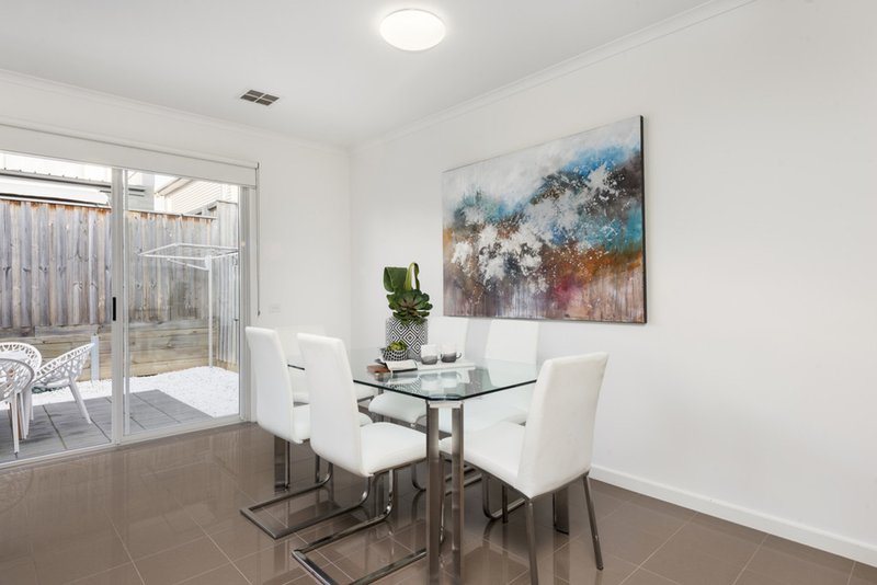 Photo - 3 Doull Court, Mulgrave VIC 3170 - Image 3