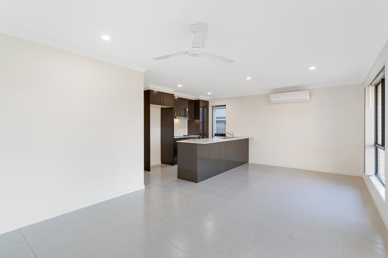 Photo - 3 Downs Street, Glenvale QLD 4350 - Image 2