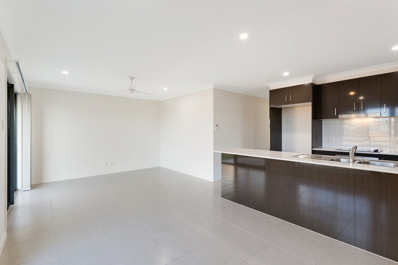 Photo - 3 Downs Street, Glenvale QLD 4350 - Image 3