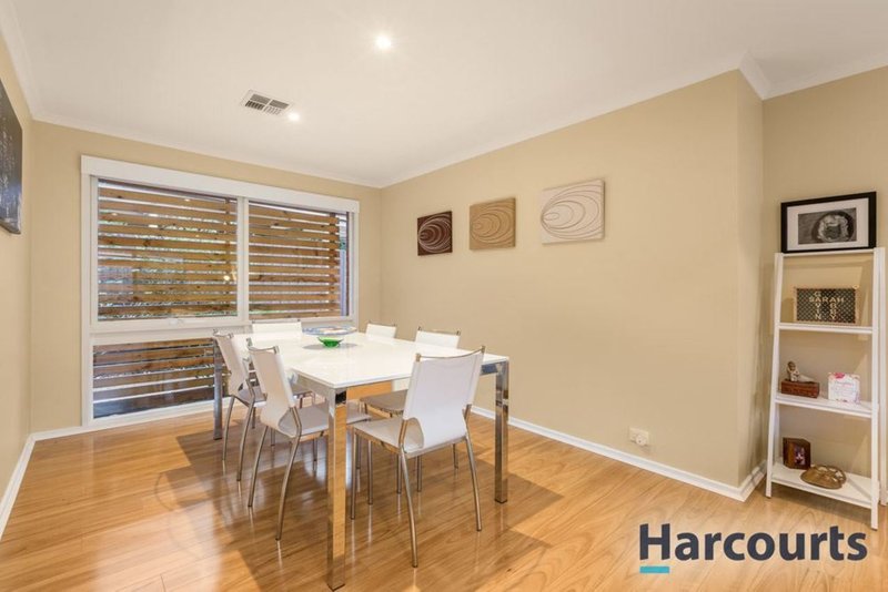 Photo - 3 Downshire Close, Wantirna South VIC 3152 - Image 4