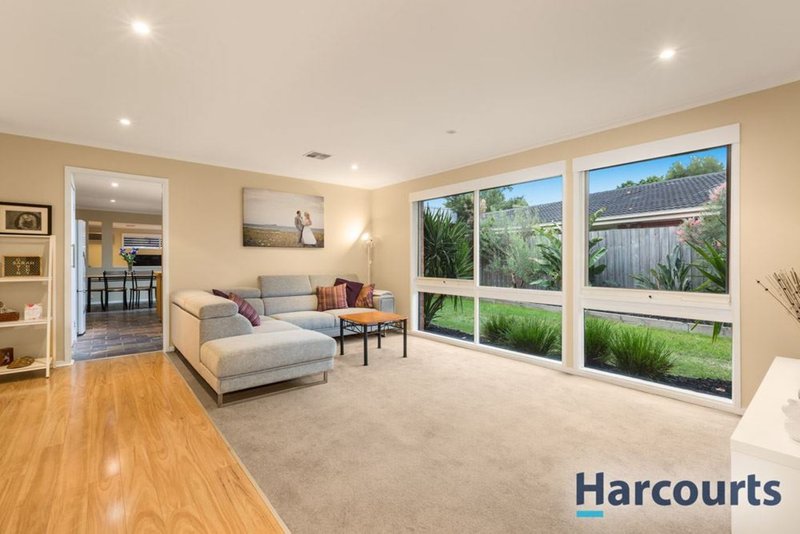 Photo - 3 Downshire Close, Wantirna South VIC 3152 - Image 5