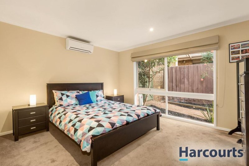 Photo - 3 Downshire Close, Wantirna South VIC 3152 - Image 6