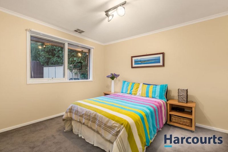 Photo - 3 Downshire Close, Wantirna South VIC 3152 - Image 7