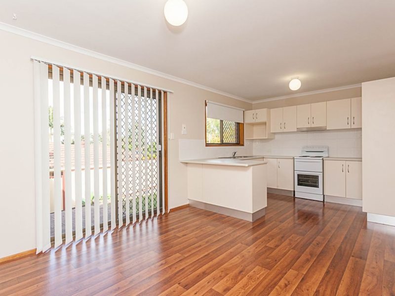 Photo - 3 Dracon Street, Regents Park QLD 4118 - Image 2