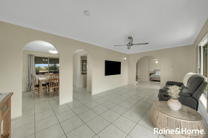 Photo - 3 Drummond Court, Tannum Sands QLD 4680 - Image 4