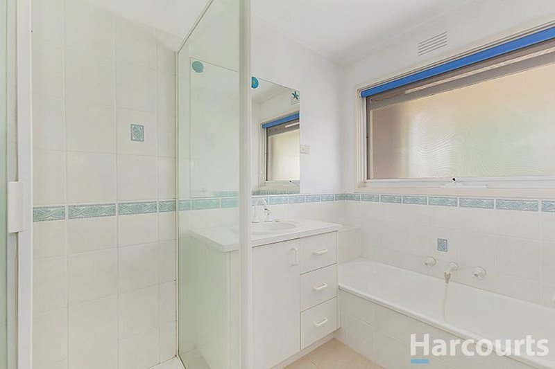 Photo - 3 Dubbo Court, Glen Waverley VIC 3150 - Image 6