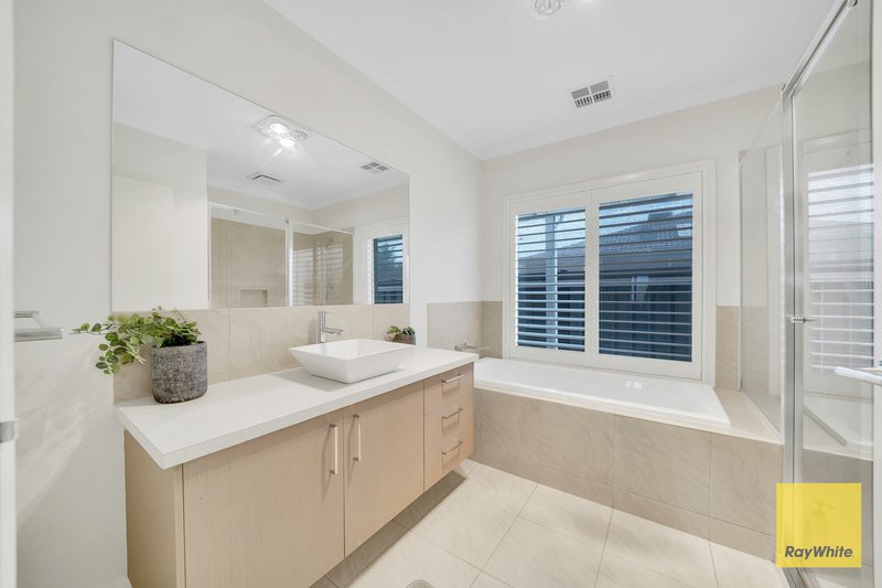 Photo - 3 Eagleridge Promenade, Tarneit VIC 3029 - Image 14