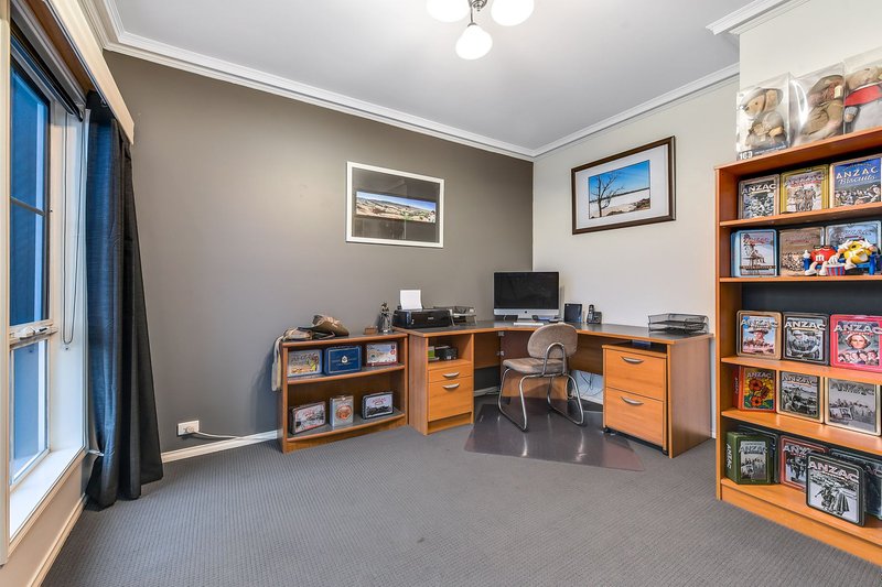 Photo - 3 Eamont Close, Chelsea Heights VIC 3196 - Image 3