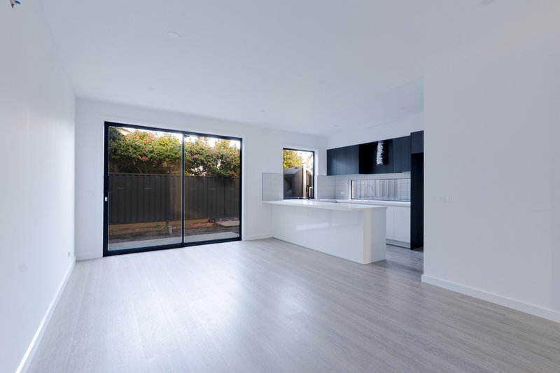 Photo - 3 Edinborough Street, Hallam VIC 3803 - Image 2