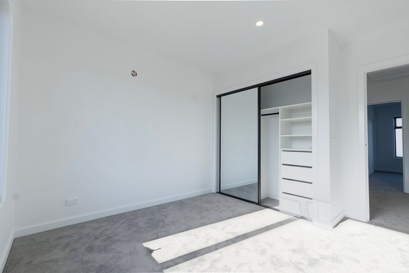 Photo - 3 Edinborough Street, Hallam VIC 3803 - Image 4