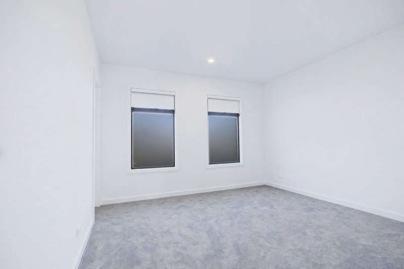 Photo - 3 Edinborough Street, Hallam VIC 3803 - Image 7