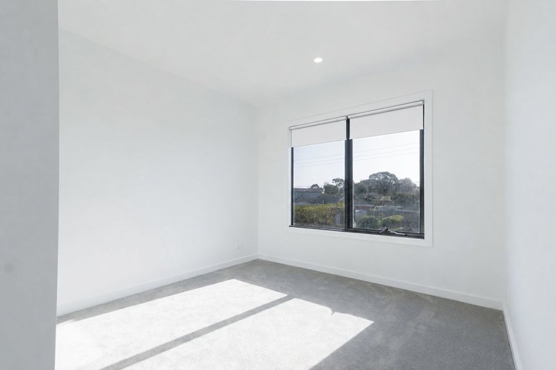 Photo - 3 Edinborough Street, Hallam VIC 3803 - Image 9