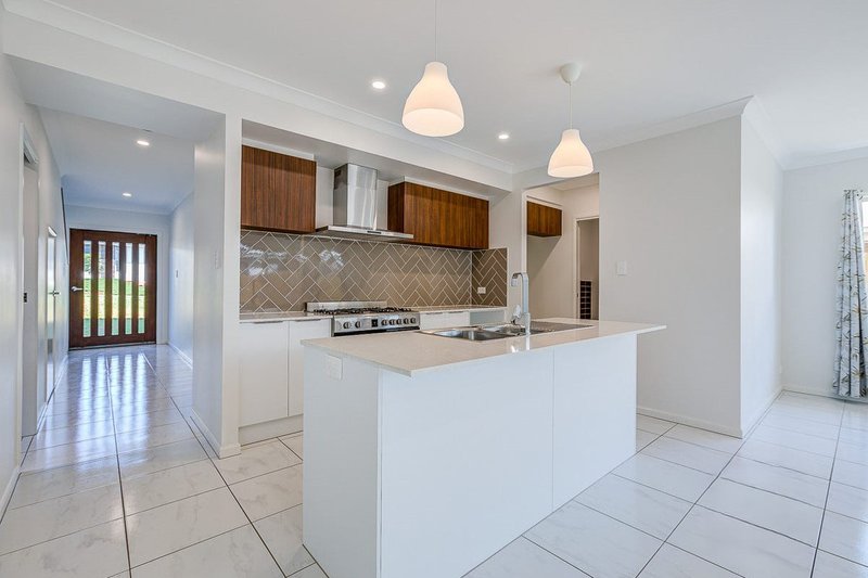 Photo - 3 Elegans Street, Pallara QLD 4110 - Image 2