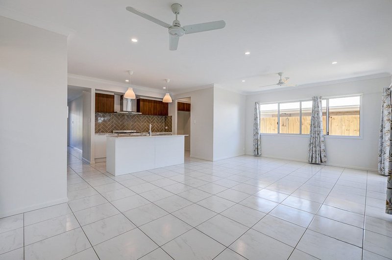 Photo - 3 Elegans Street, Pallara QLD 4110 - Image 5