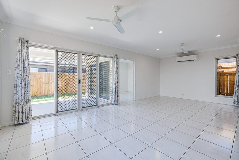 Photo - 3 Elegans Street, Pallara QLD 4110 - Image 6