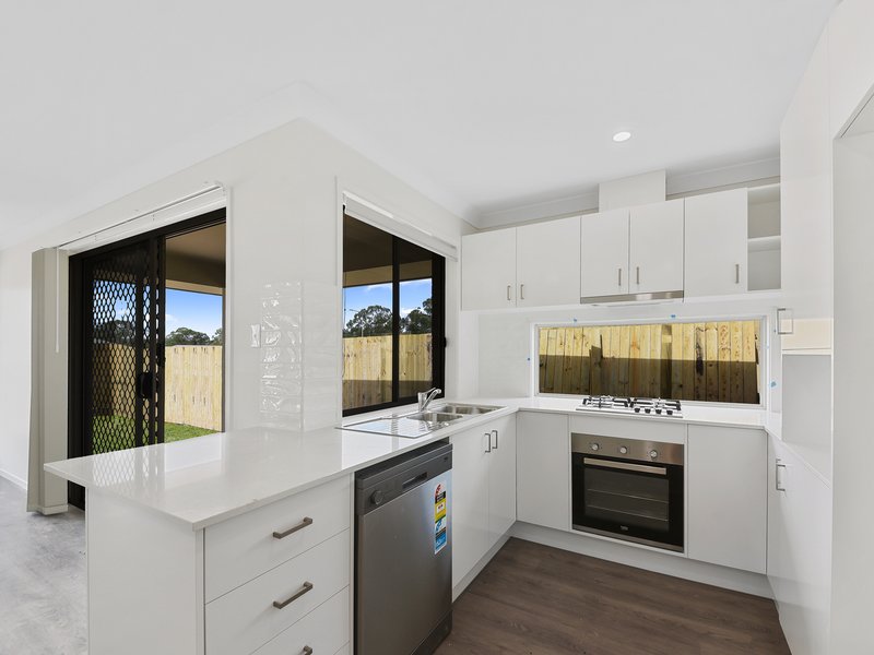 Photo - 3 Elite Street, Park Ridge QLD 4125 - Image 4
