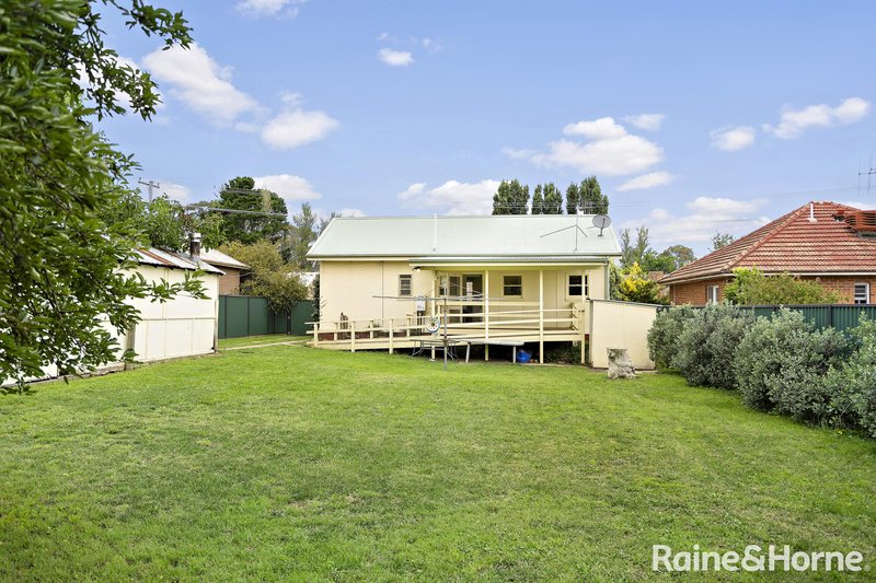 Photo - 3 Elizabeth Crescent, Queanbeyan East NSW 2620 - Image 2