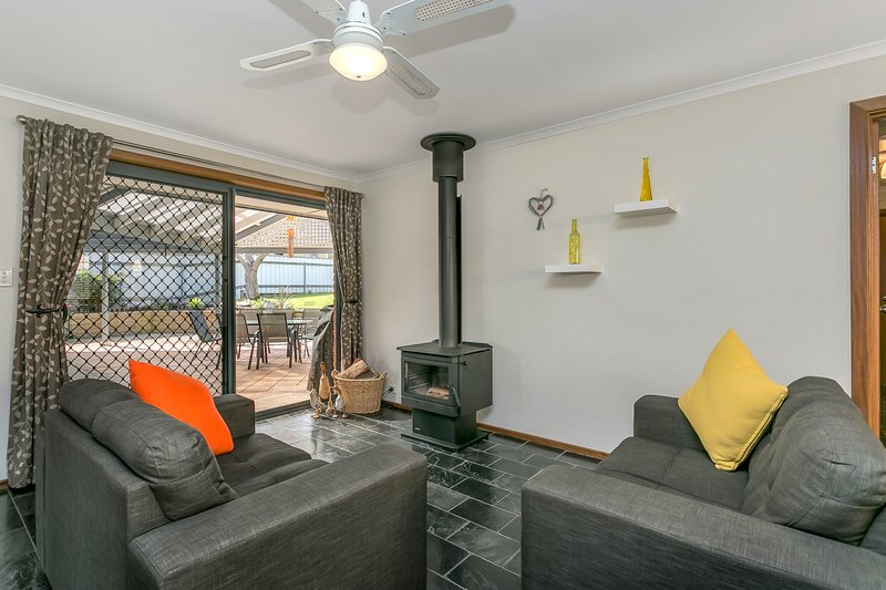 Photo - 3 Eloise Ave , Hallett Cove SA 5158 - Image 5