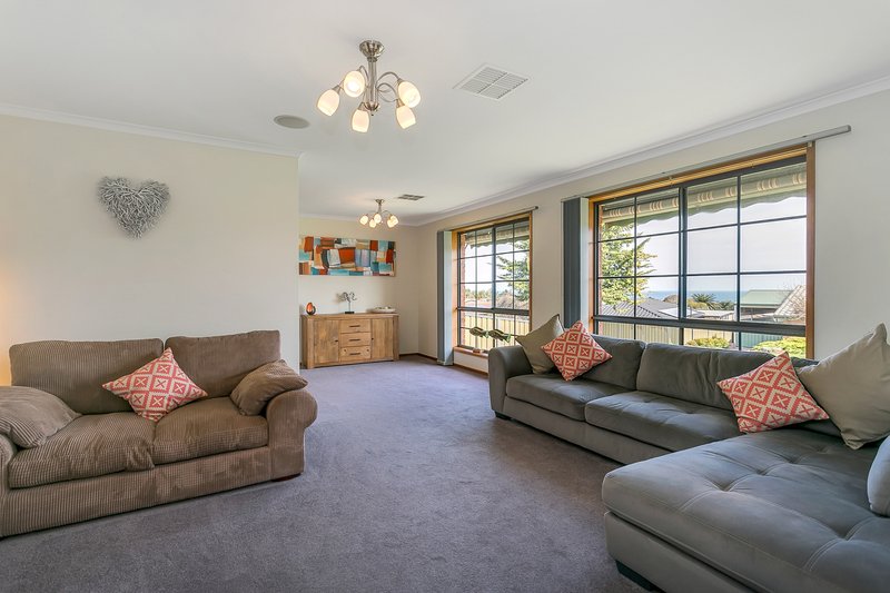 Photo - 3 Eloise Ave , Hallett Cove SA 5158 - Image 6