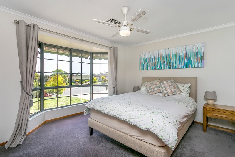 Photo - 3 Eloise Ave , Hallett Cove SA 5158 - Image 7