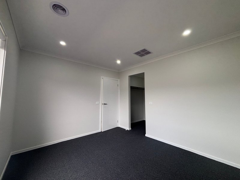 Photo - 3 Eloquence Road, Tarneit VIC 3029 - Image 8