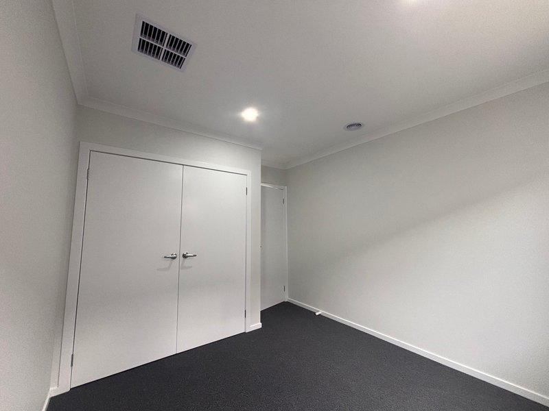 Photo - 3 Eloquence Road, Tarneit VIC 3029 - Image 11