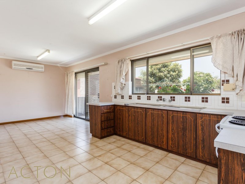 Photo - 3 Emba Place, Spearwood WA 6163 - Image 4