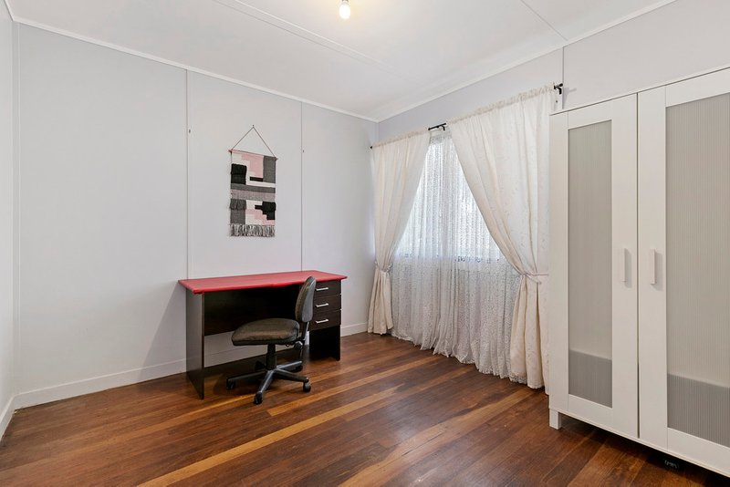 Photo - 3 Emerald Street, Alexandra Hills QLD 4161 - Image 6