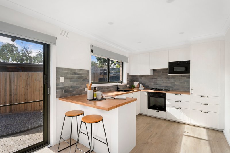 Photo - 3 Emora Court, Frankston VIC 3199 - Image 3