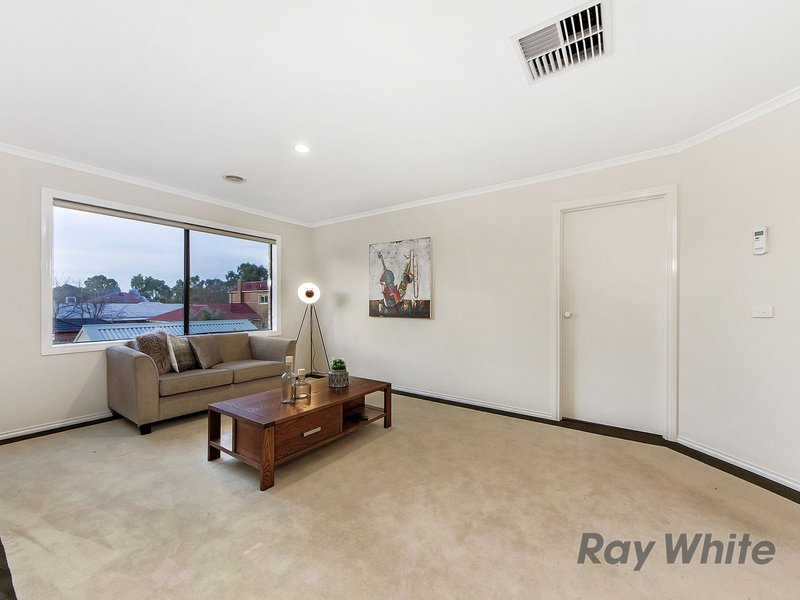 Photo - 3 Eppalock Circuit, Caroline Springs VIC 3023 - Image 10