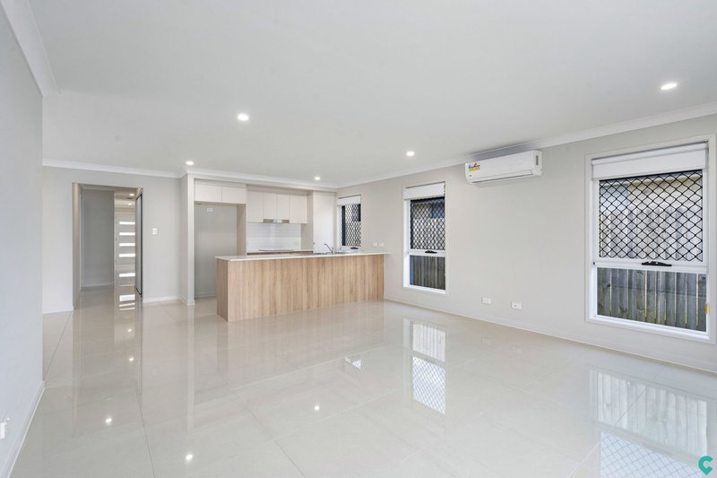 Photo - 3 Fairbourne Terrace, Pimpama QLD 4209 - Image 4