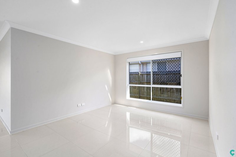 Photo - 3 Fairbourne Terrace, Pimpama QLD 4209 - Image 8