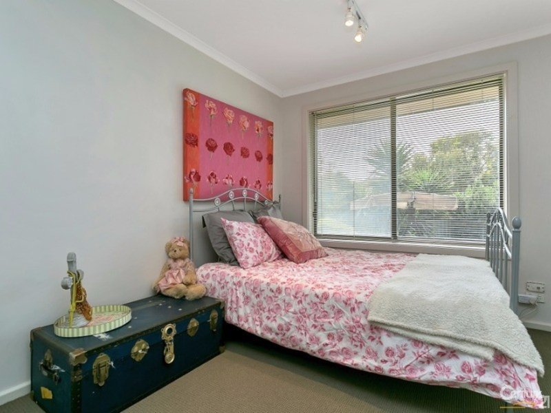 Photo - 3 Falcon Court, Hallett Cove SA 5158 - Image 5