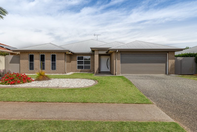 Photo - 3 Fallon Drive, Middle Ridge QLD 4350 - Image 2
