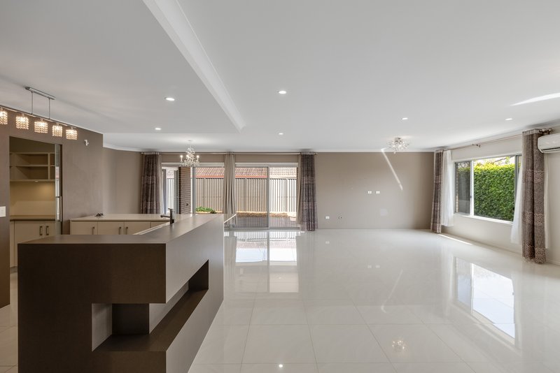 Photo - 3 Fallon Drive, Middle Ridge QLD 4350 - Image 3